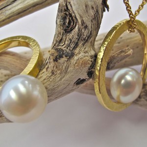 Pearl ring and pendant collection